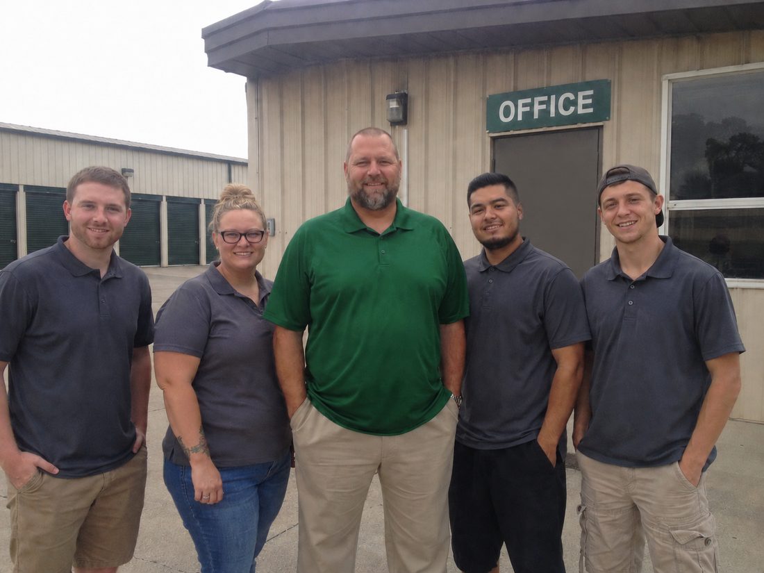 Pest control professionals in Lenexa, KS